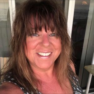 Meet your Posher, Dena